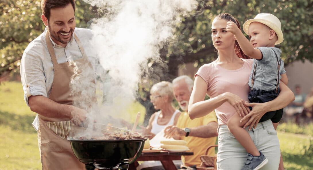 rodina u grilu